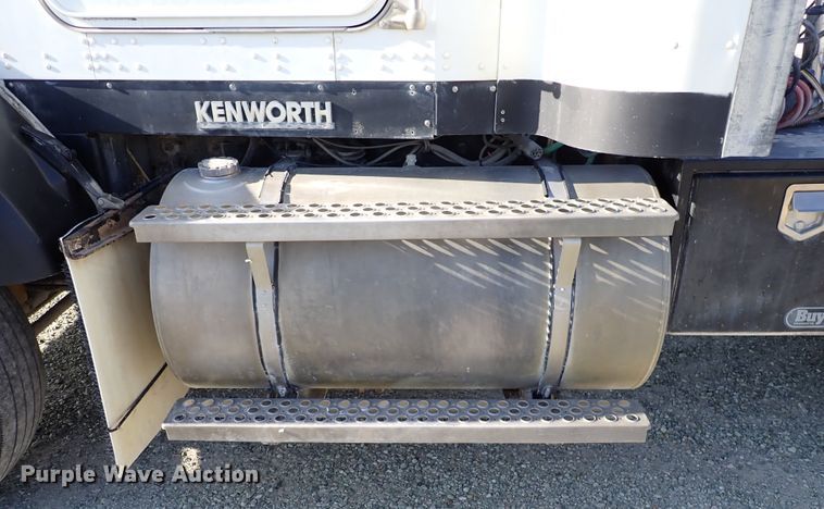 image for item DR0927 2000 Kenworth T800  semi truck