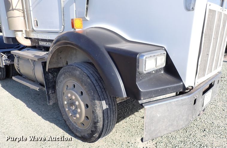 image for item DR0927 2000 Kenworth T800  semi truck