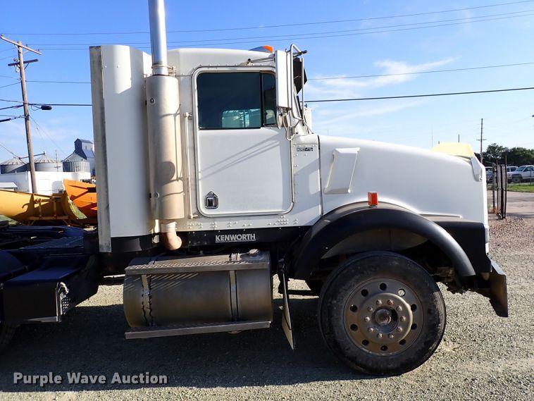 image for item DR0927 2000 Kenworth T800  semi truck
