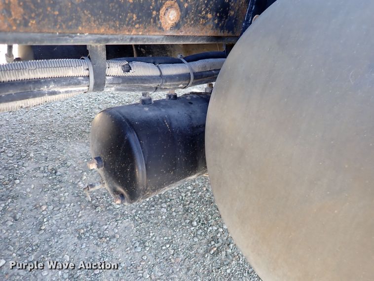 image for item DR0927 2000 Kenworth T800  semi truck