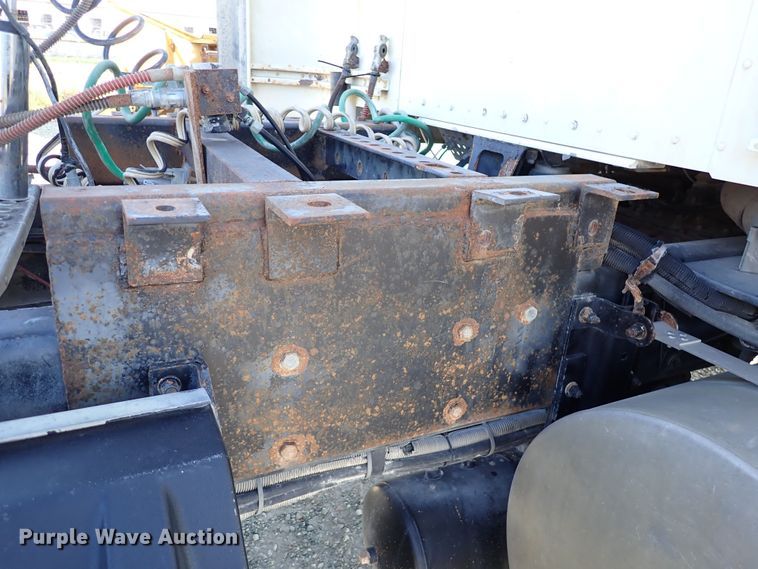 image for item DR0927 2000 Kenworth T800  semi truck