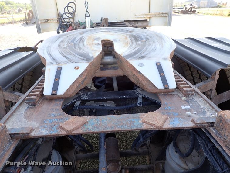 image for item DR0927 2000 Kenworth T800  semi truck