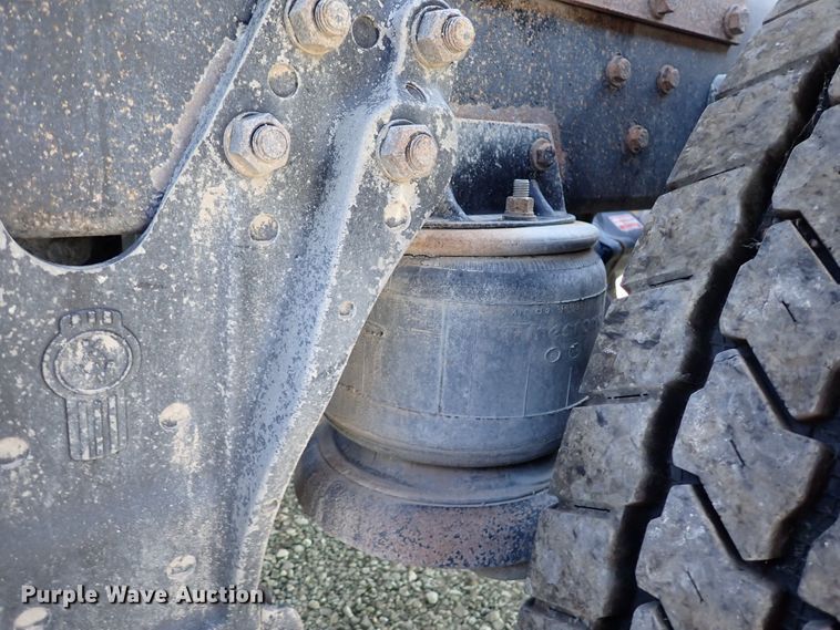 image for item DR0927 2000 Kenworth T800  semi truck