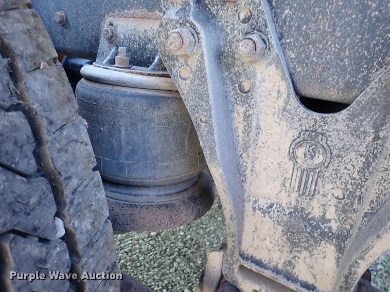 image for item DR0927 2000 Kenworth T800  semi truck