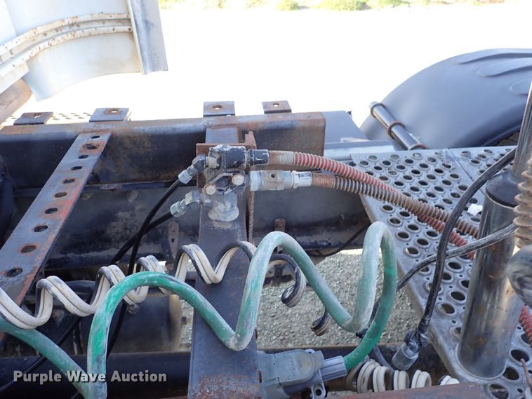 image for item DR0927 2000 Kenworth T800  semi truck