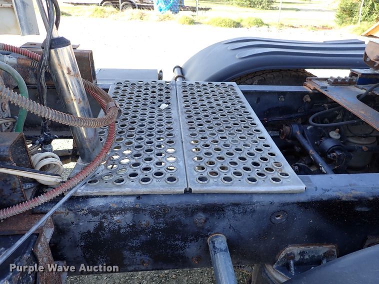 image for item DR0927 2000 Kenworth T800  semi truck