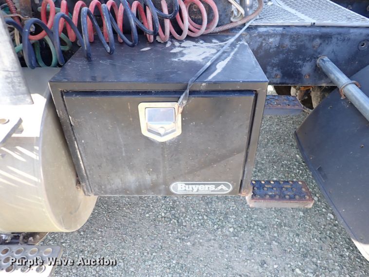 image for item DR0927 2000 Kenworth T800  semi truck