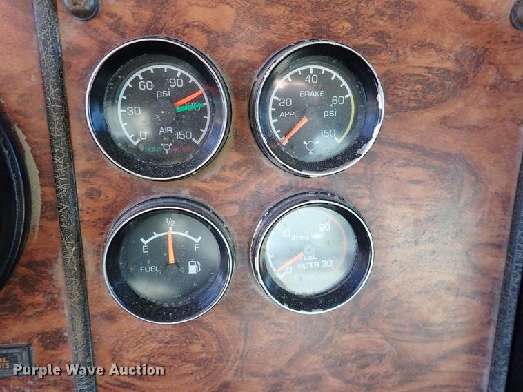 image for item DR0927 2000 Kenworth T800  semi truck