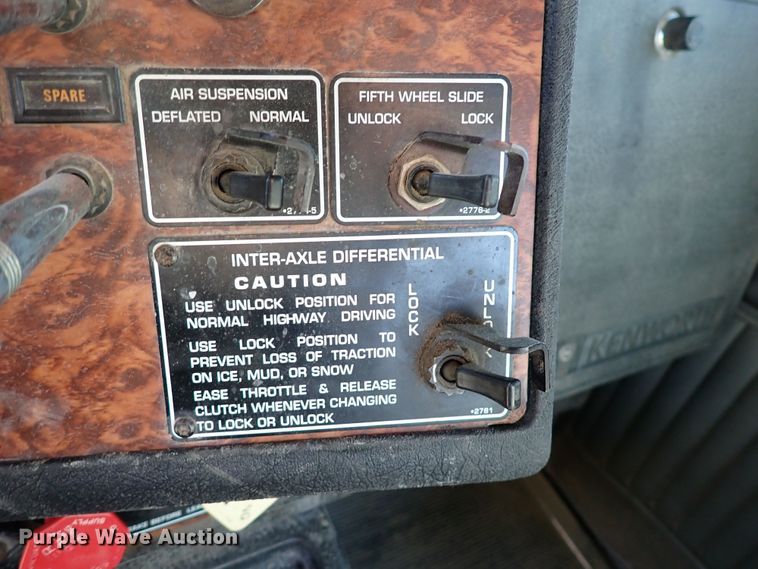 image for item DR0927 2000 Kenworth T800  semi truck