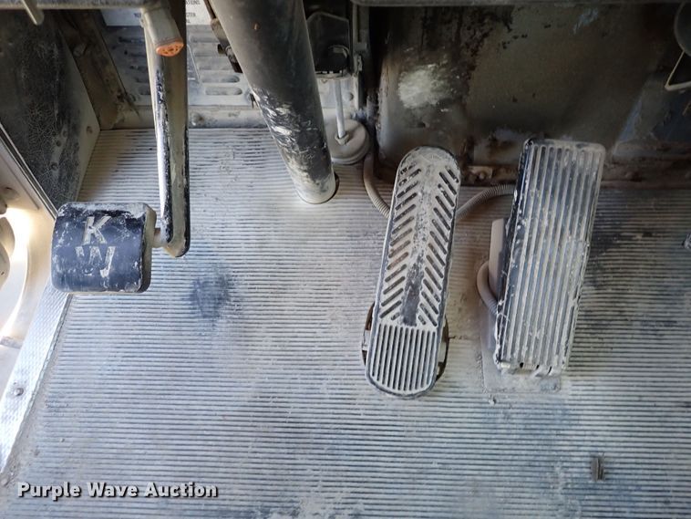 image for item DR0927 2000 Kenworth T800  semi truck