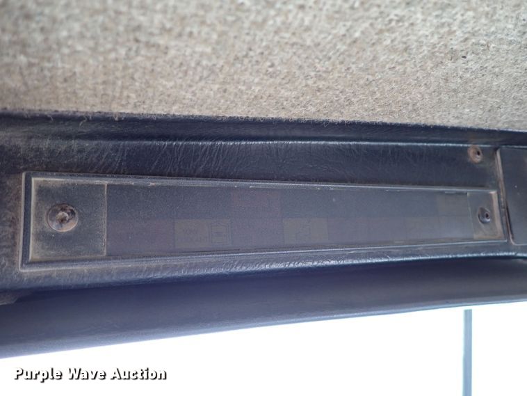 image for item DR0927 2000 Kenworth T800  semi truck