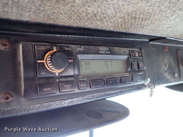 image for item DR0927 2000 Kenworth T800  semi truck