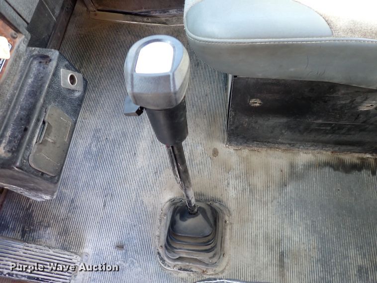 image for item DR0927 2000 Kenworth T800  semi truck