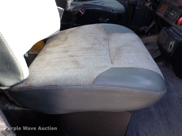 image for item DR0927 2000 Kenworth T800  semi truck