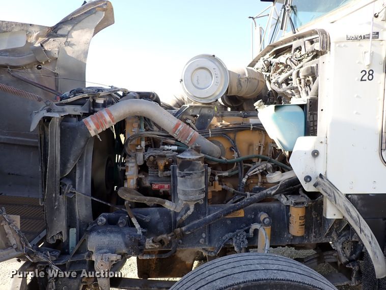 image for item DR0927 2000 Kenworth T800  semi truck