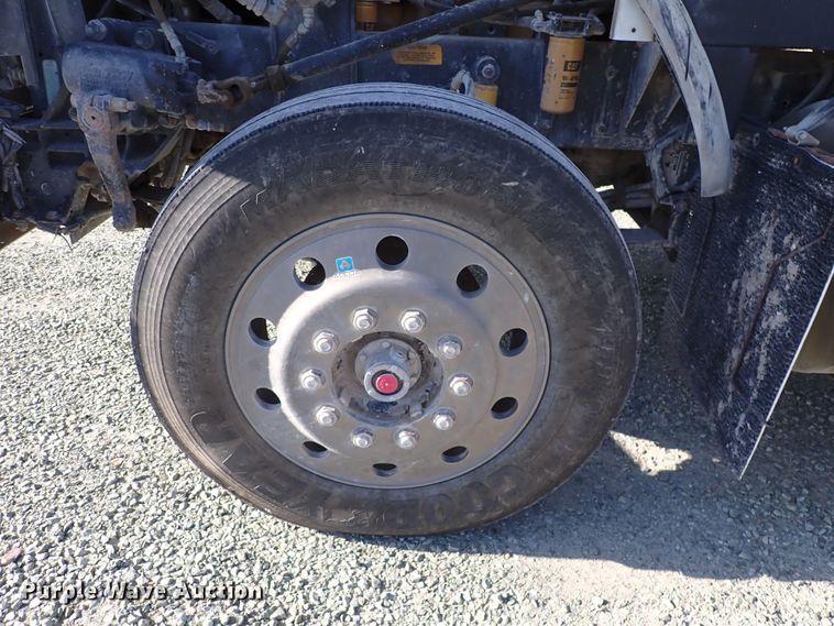 image for item DR0927 2000 Kenworth T800  semi truck