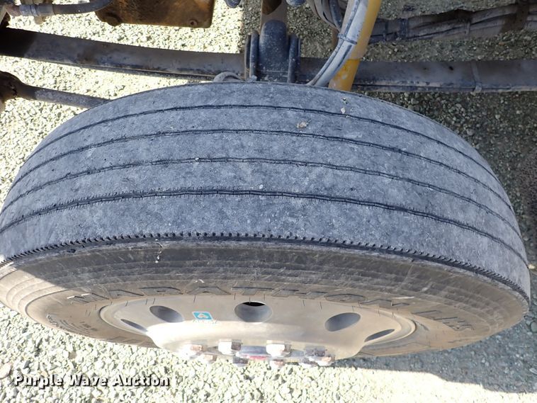 image for item DR0927 2000 Kenworth T800  semi truck