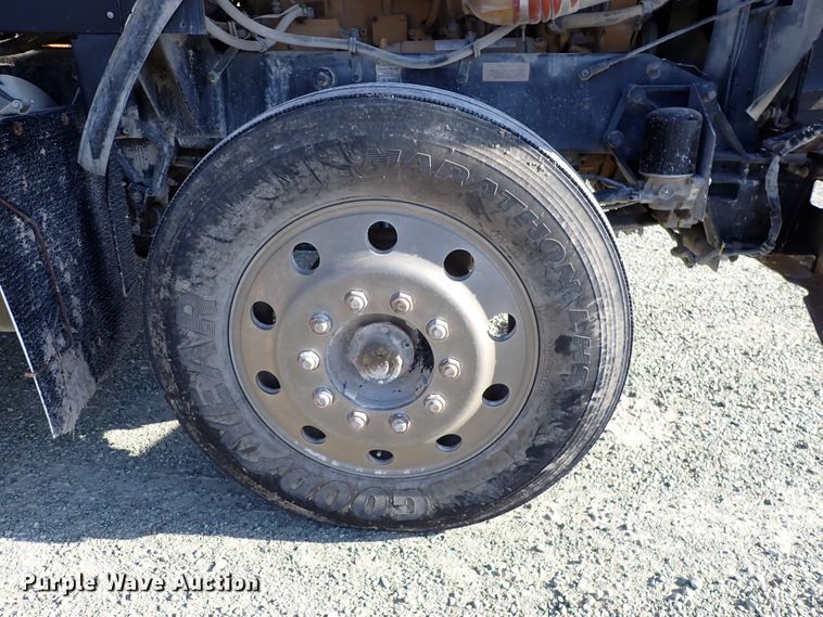 image for item DR0927 2000 Kenworth T800  semi truck