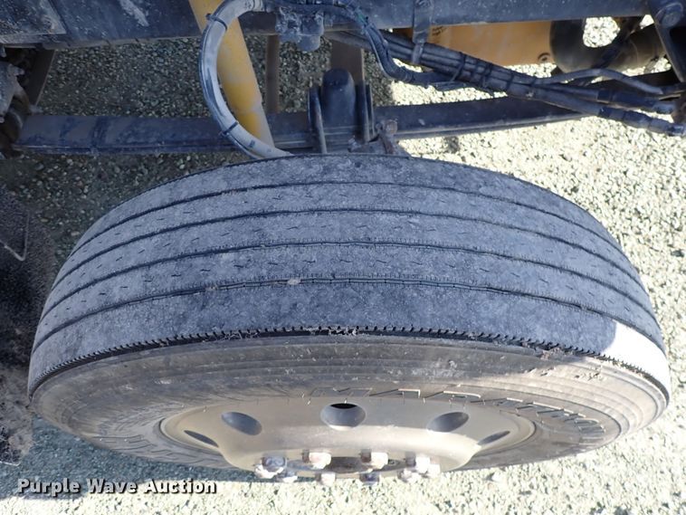 image for item DR0927 2000 Kenworth T800  semi truck