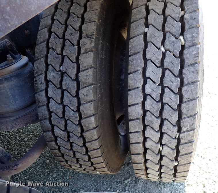 image for item DR0927 2000 Kenworth T800  semi truck