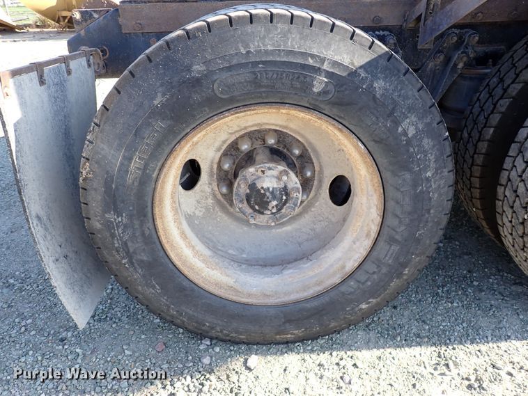 image for item DR0927 2000 Kenworth T800  semi truck