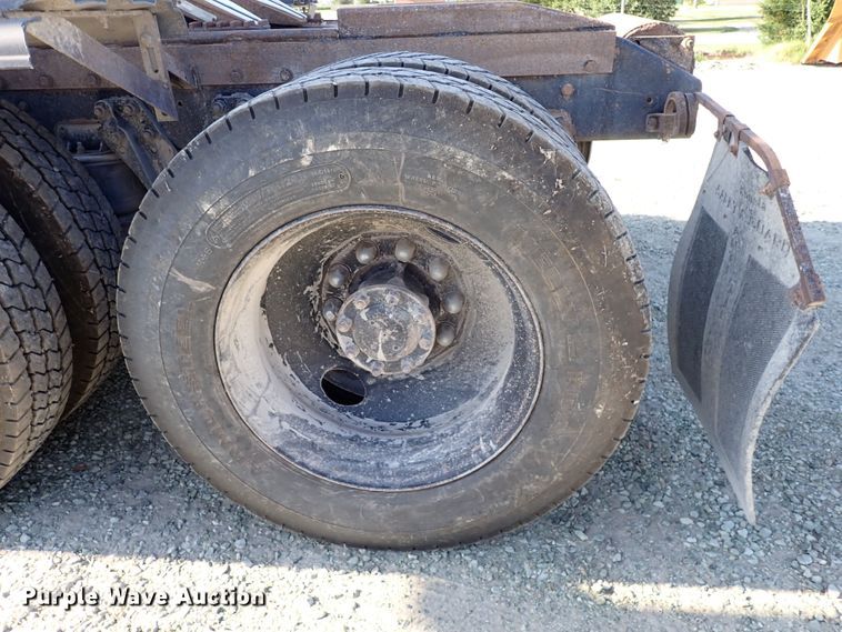 image for item DR0927 2000 Kenworth T800  semi truck