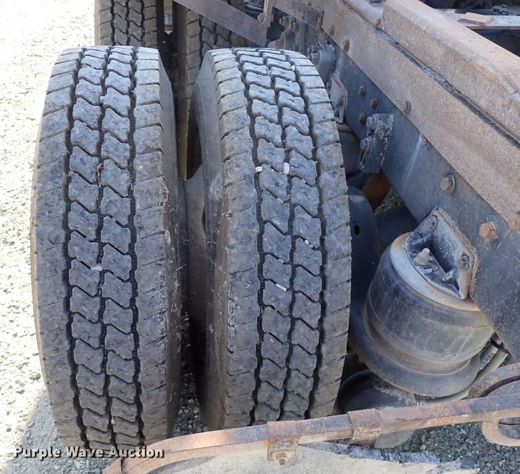 image for item DR0927 2000 Kenworth T800  semi truck