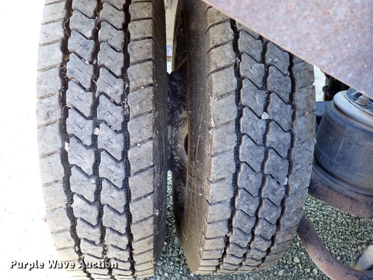 image for item DR0927 2000 Kenworth T800  semi truck