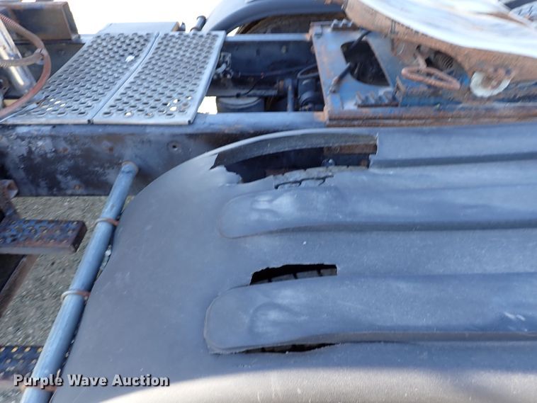 image for item DR0927 2000 Kenworth T800  semi truck