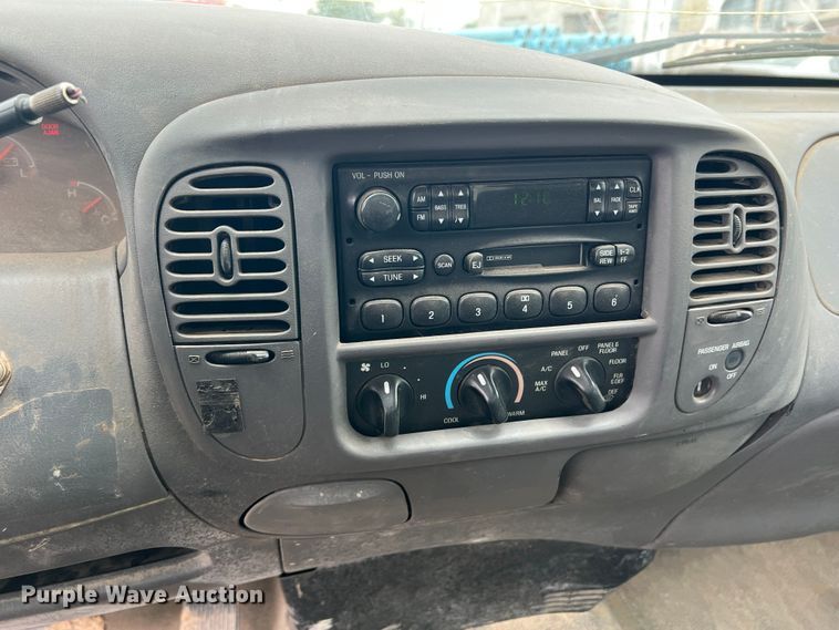 image for item DS8267 2003 Ford F150  pickup truck