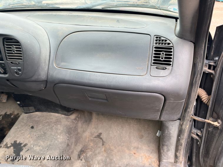 image for item DS8267 2003 Ford F150  pickup truck