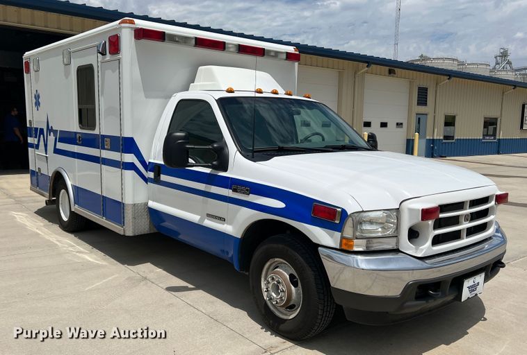 image for item DS8452 2002 Ford F350 Super Duty  ambulance