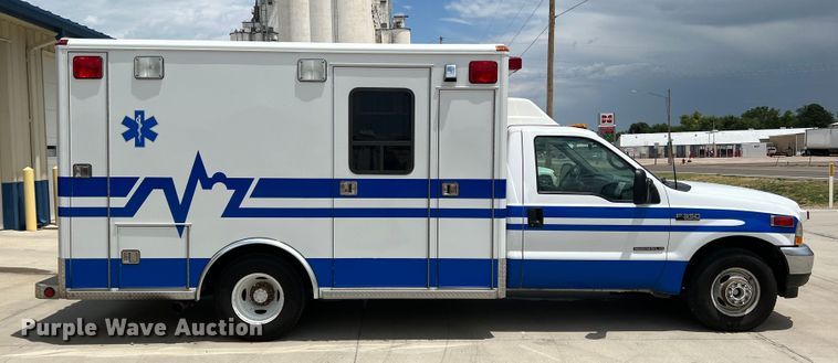 image for item DS8452 2002 Ford F350 Super Duty  ambulance
