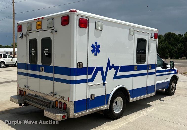 image for item DS8452 2002 Ford F350 Super Duty  ambulance