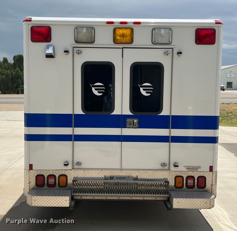 image for item DS8452 2002 Ford F350 Super Duty  ambulance