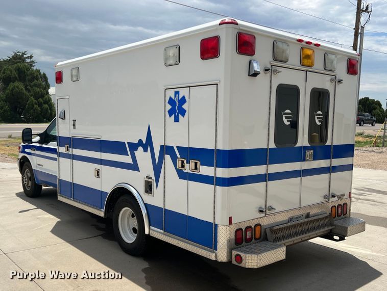 image for item DS8452 2002 Ford F350 Super Duty  ambulance