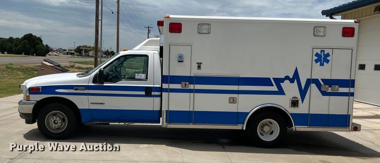 image for item DS8452 2002 Ford F350 Super Duty  ambulance