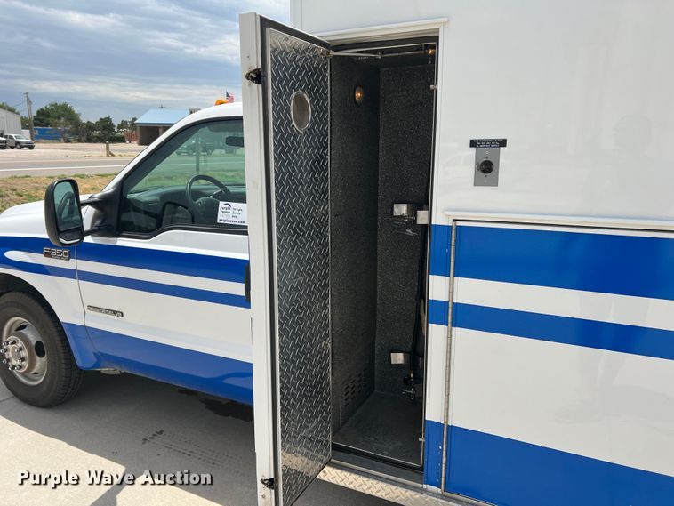 image for item DS8452 2002 Ford F350 Super Duty  ambulance