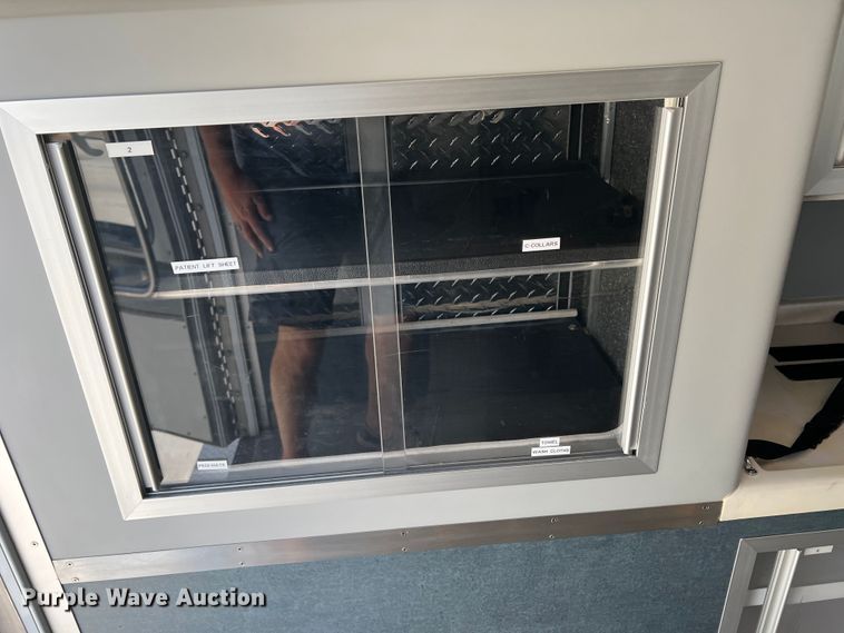 image for item DS8452 2002 Ford F350 Super Duty  ambulance