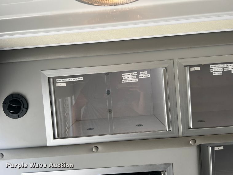 image for item DS8452 2002 Ford F350 Super Duty  ambulance