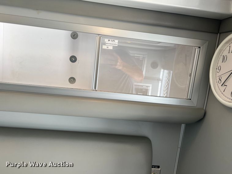 image for item DS8452 2002 Ford F350 Super Duty  ambulance