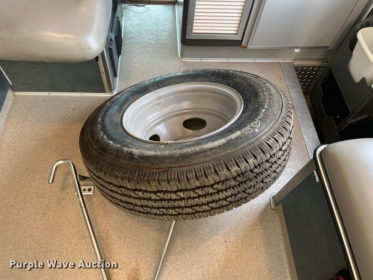 image for item DS8452 2002 Ford F350 Super Duty  ambulance