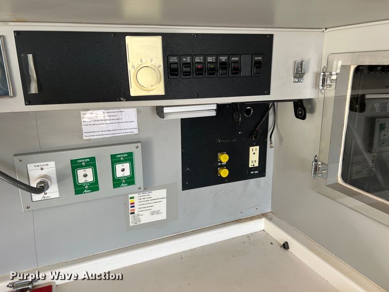 image for item DS8452 2002 Ford F350 Super Duty  ambulance