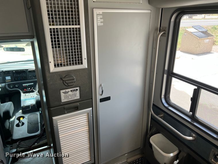 image for item DS8452 2002 Ford F350 Super Duty  ambulance