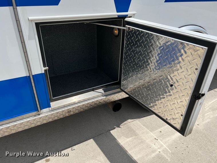 image for item DS8452 2002 Ford F350 Super Duty  ambulance