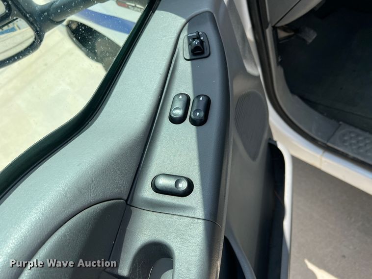 image for item DS8452 2002 Ford F350 Super Duty  ambulance