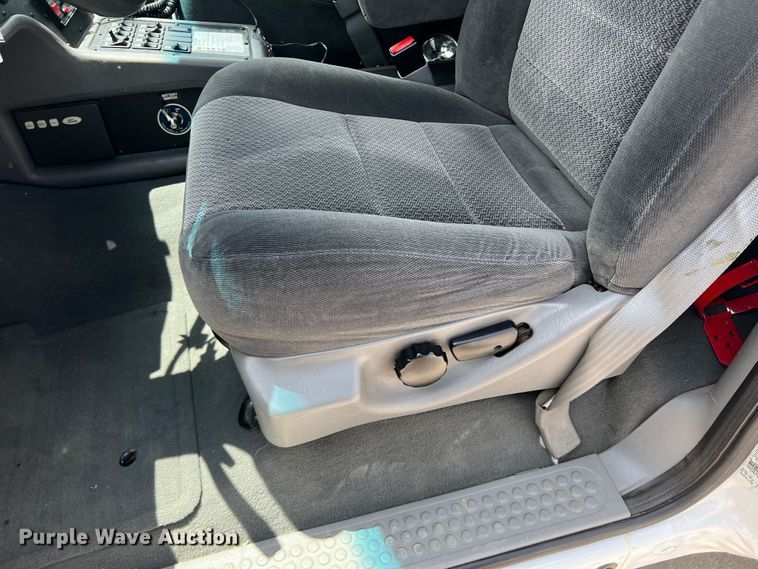 image for item DS8452 2002 Ford F350 Super Duty  ambulance
