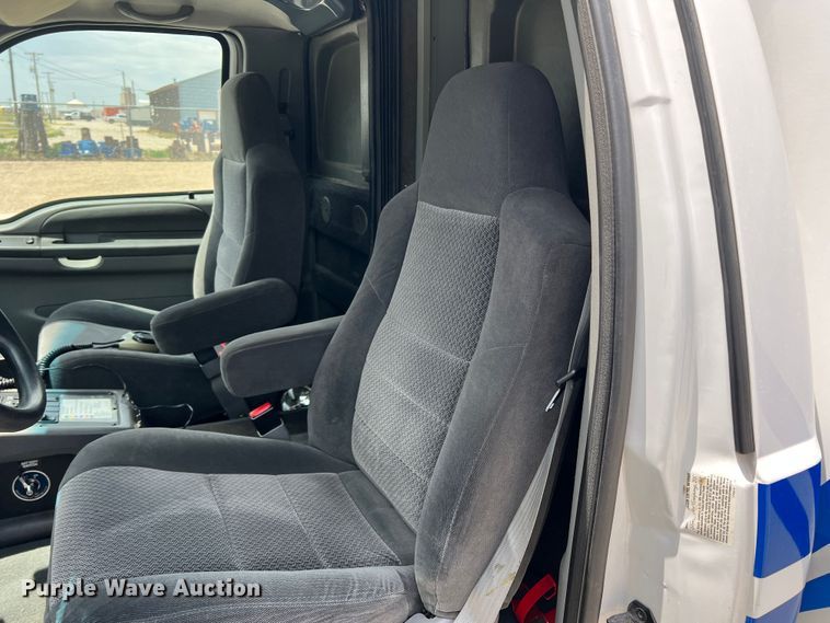 image for item DS8452 2002 Ford F350 Super Duty  ambulance