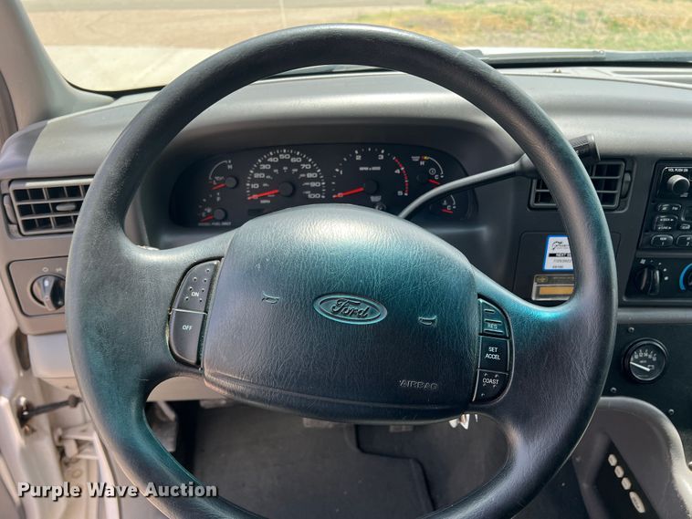 image for item DS8452 2002 Ford F350 Super Duty  ambulance