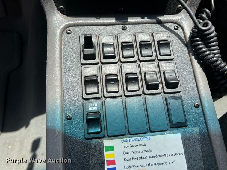 image for item DS8452 2002 Ford F350 Super Duty  ambulance